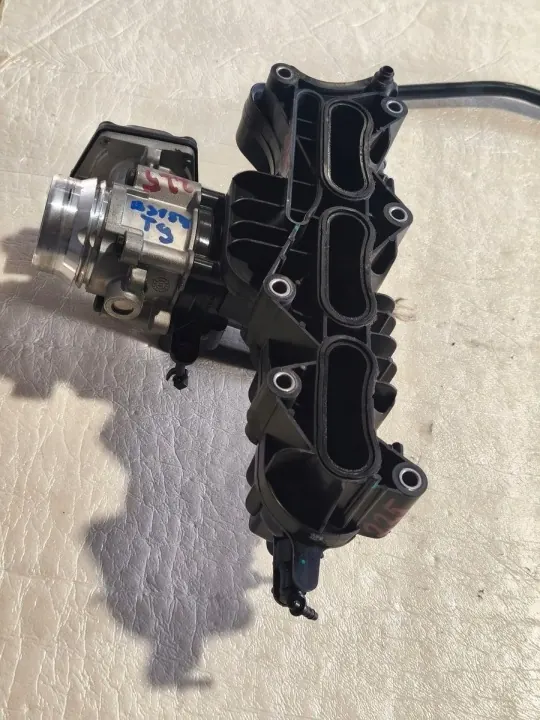 Colector de admisión Volvo XC40II 1.5T Híbrido OEM 32257849 image 2