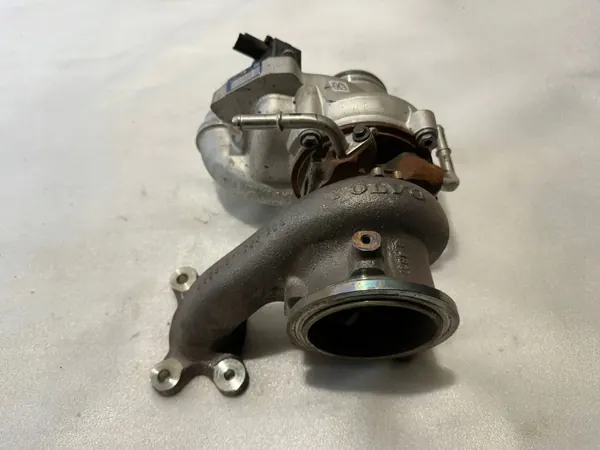 Turbocompressor Volvo OE 32257802 Usado - Encaixe Direto image 4
