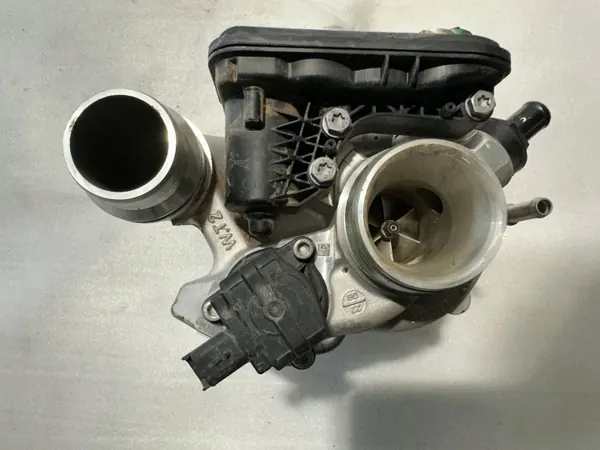 Turbocompressor Volvo OE 32257802 Usado - Encaixe Direto image 5