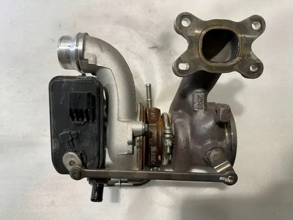 Turbocompressor Volvo OE 32257802 Usado - Encaixe Direto image 6