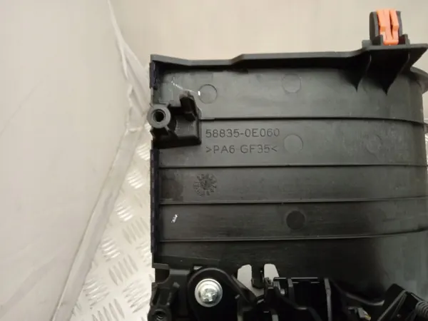 Mukiteline Lexus RX 450H OEM 588350E060 image 4