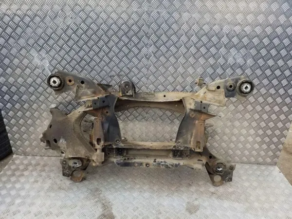 Volvo V60 2012 Taka-apukehys OEM T033A image 2