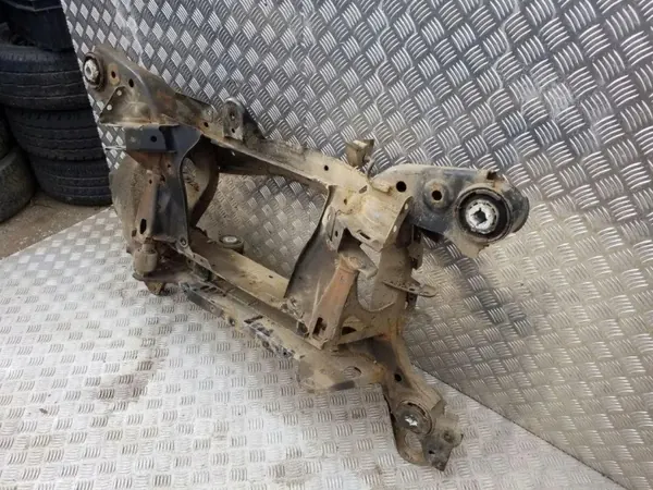 Volvo V60 2012 Taka-apukehys OEM T033A image 3