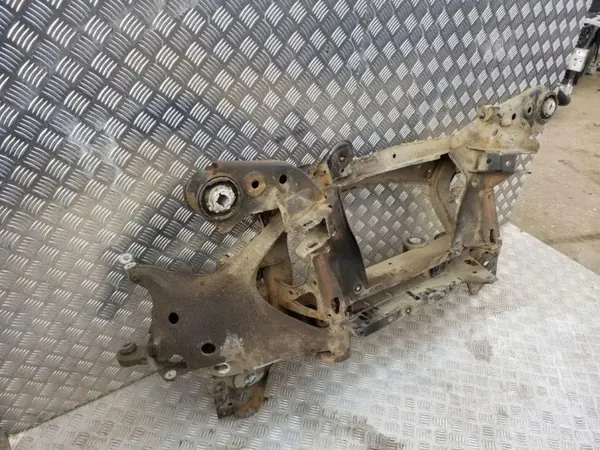 Volvo V60 2012 Taka-apukehys OEM T033A image 7