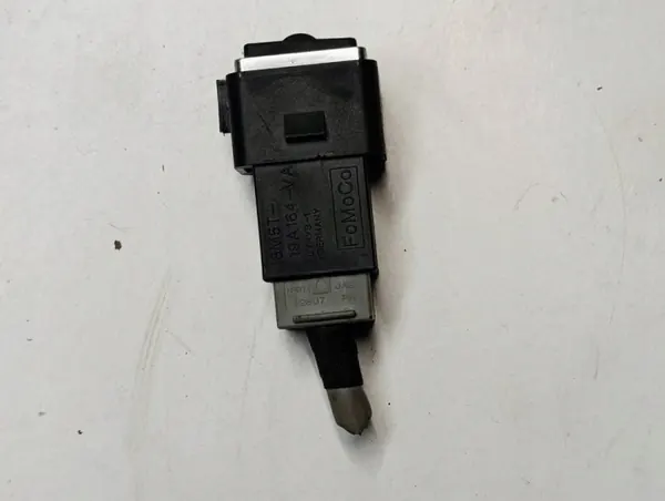 Tomada USB Volvo V40 OEM 8M5T19A164VA - Usado image 3