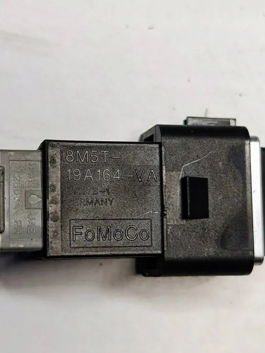 Tomada USB Volvo V40 OEM 8M5T19A164VA - Usado image 4