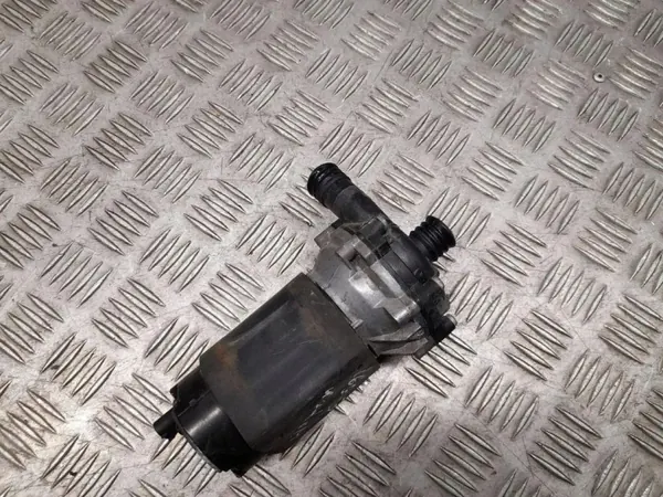 Mercedes-Benz Vattenpump OEM 039202210 - Begagnad image 2
