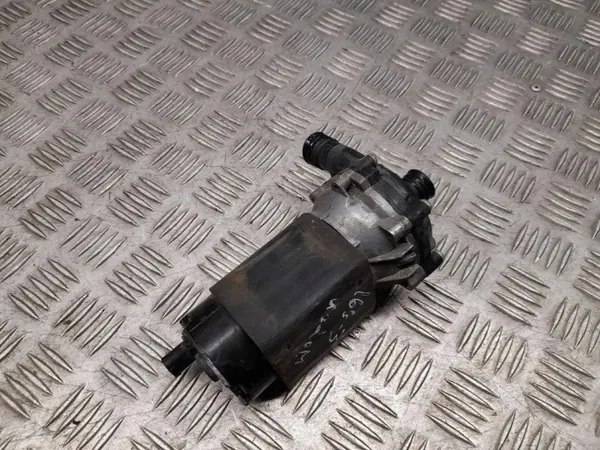 Mercedes-Benz Vattenpump OEM 039202210 - Begagnad image 4