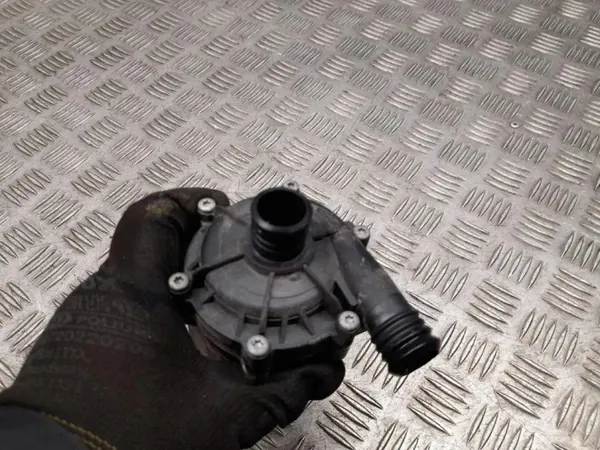 Mercedes-Benz Vattenpump OEM 039202210 - Begagnad image 5