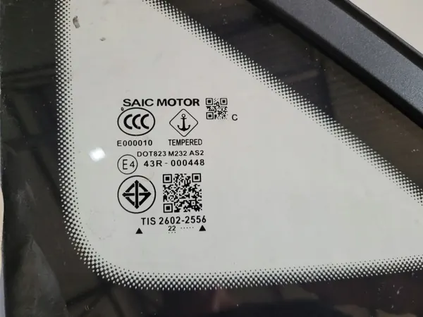 Ventana lateral trasera MG ZS OEM 26022556 - Usado image 4