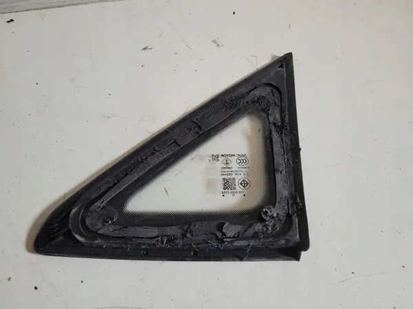Ventana lateral trasera MG ZS OEM 26022556 - Usado image 5