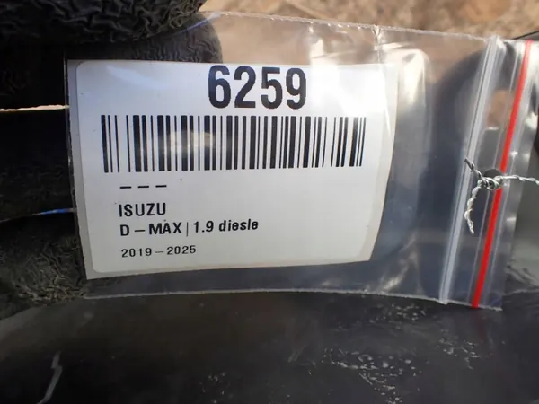 Junta de parabrisas Isuzu D-Max usado OEM 8975453840 image 10