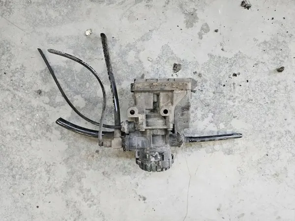 EBS-modulaattoriventtiili OEM 81521066067 Etuakseli image 2