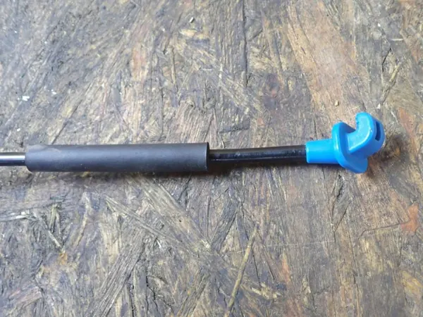 Hyundai Elantra VII konepellituki OEM BTU1635 image 3