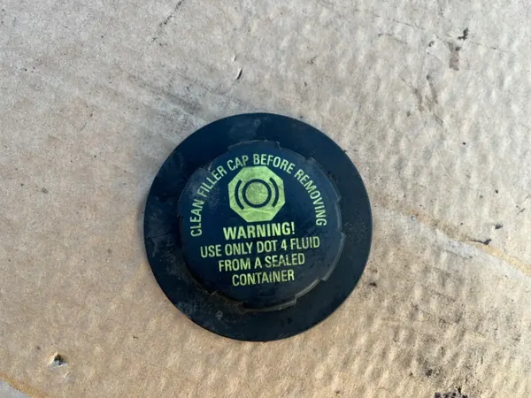 Bremsflüssigkeitsdeckel OEM KOREK PŁYNU HAMULCOWEGO image 2