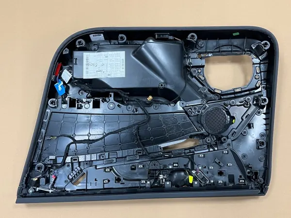Guarniçao Porta Dianteira Esquerda Audi A6 C8 OEM 4K1867105A image 3