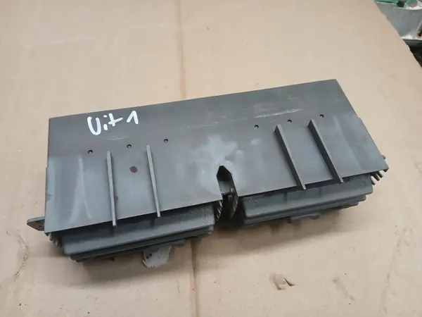 Suzuki Vitara I 1.6 mittventilationsgallret OEM image 4