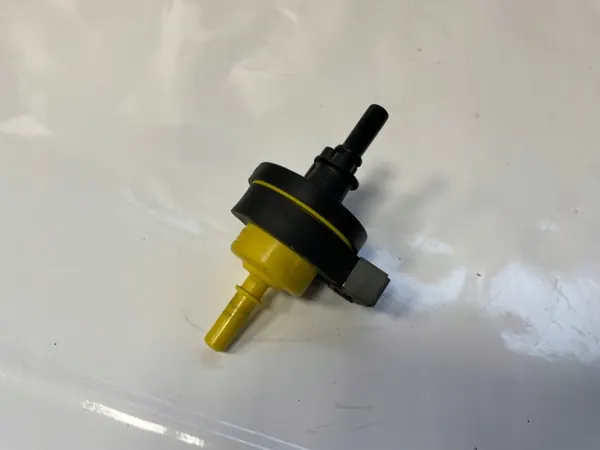 Renaultin polttoainepaineventtiili OEM V29122964 image 10