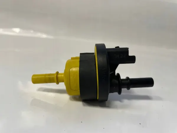 Renaultin polttoainepaineventtiili OEM V29122964 image 3