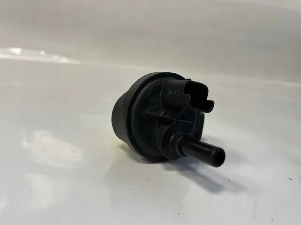 Renaultin polttoainepaineventtiili OEM V29122964 image 5