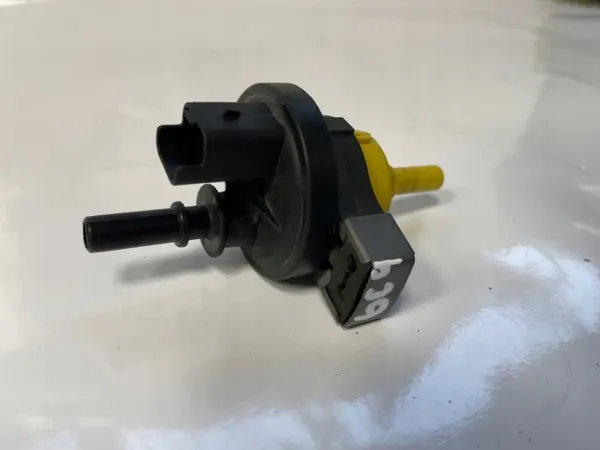 Renaultin polttoainepaineventtiili OEM V29122964 image 8