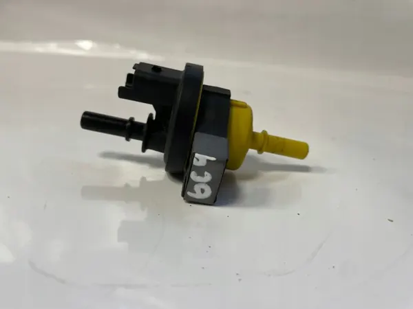 Renaultin polttoainepaineventtiili OEM V29122964 image 9
