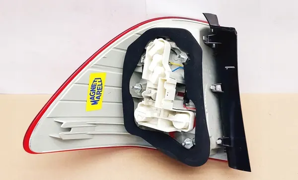 Lámpara Trasera Derecha MAGNETI MARELLI 218102R BMW S3 E90 image 3