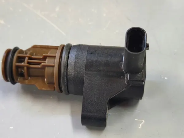 AUDI A4 B9 8W A5 F3 Öljynpaineanturin venttiili 05L906455J image 2