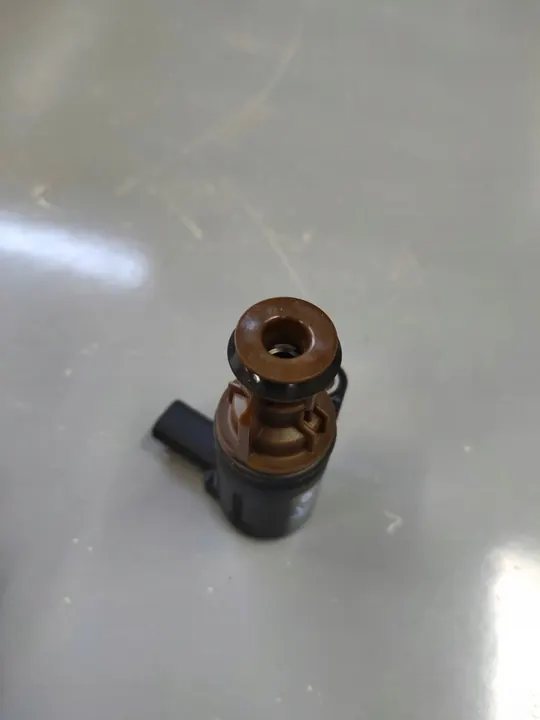 AUDI A4 B9 8W A5 F3 Öljynpaineanturin venttiili 05L906455J image 4