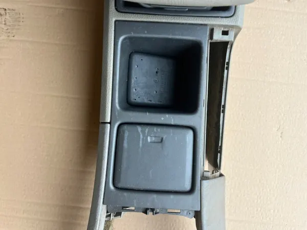 OEM keskikonsoli käsinoja Volvo V70 II 1999-2004 image 3