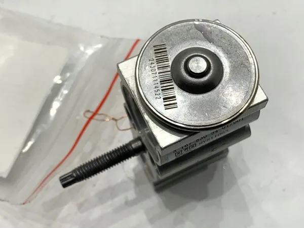 Soupape de détente climatisation OEM A1678309401 Mercedes GLE image 3