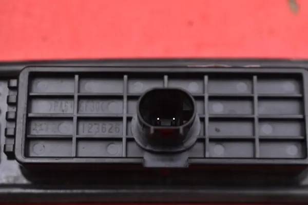 Poignée bouton coffre Tesla Model Y 20- OEM mamAUTO-1047479- image 3