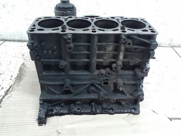 Bloque motor Skoda Octavia Mk2 usado OEM BLS image 5