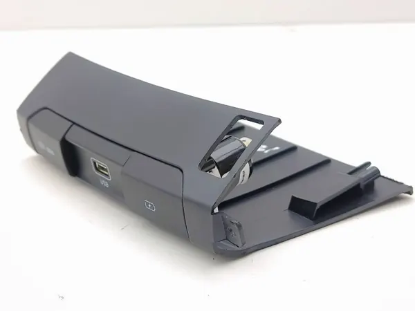 Porta USB Kia Niro 2021 OEM 84632-Q4910 image 2