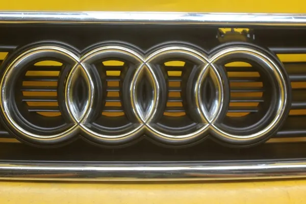 Audi A6 C5 Grille 4B0853651A image 2