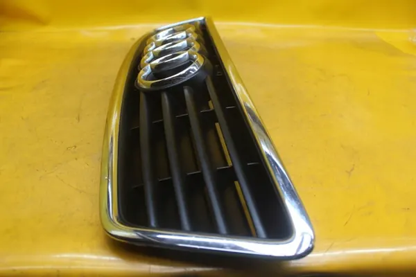 Audi A6 C5 Grille 4B0853651A image 7