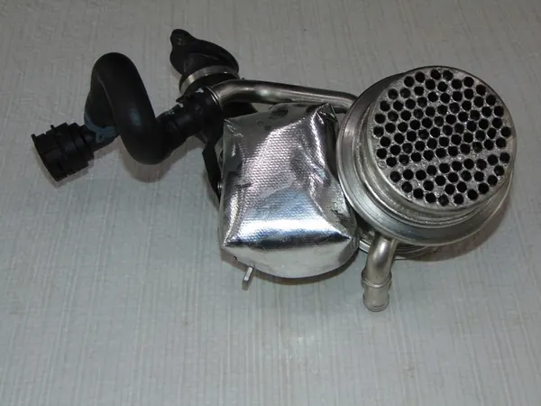 EGR-Jäähdytin VW PASSAT B8 OEM 05L131512D image 2