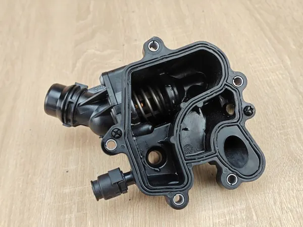 Carcasa Termostato OEM 8581627 para BMW 2.0D image 4