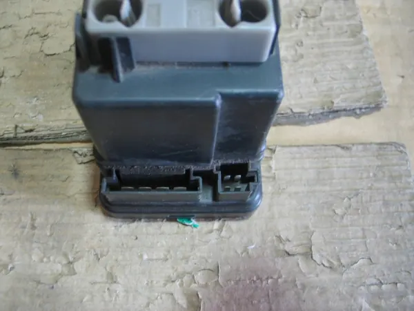 Mercedes C W202 keskuslukituspumppu OEM 2108001248 image 4