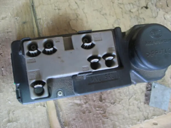 Mercedes C W202 keskuslukituspumppu OEM 2108001248 image 5
