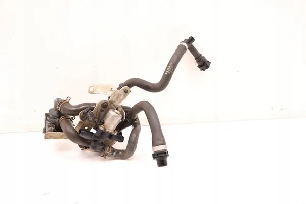 VOLVO XC90 II 2.0 T8 Extra Vattenpump image 4