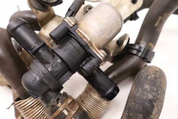 VOLVO XC90 II 2.0 T8 Extra Vattenpump image 5