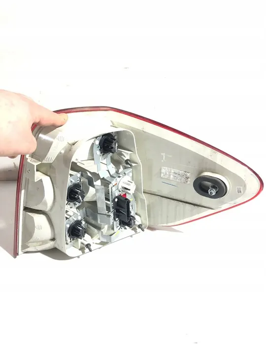 Mercedes-Benz OE A1649060700 lámpara trasera combinada image 3