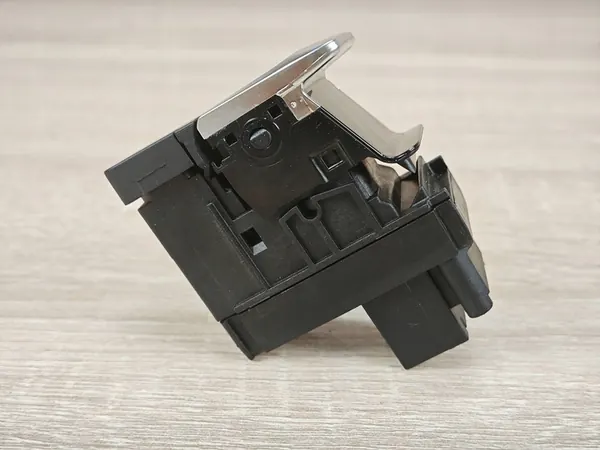 Handbremsenschalter Audi A6 C7 image 3