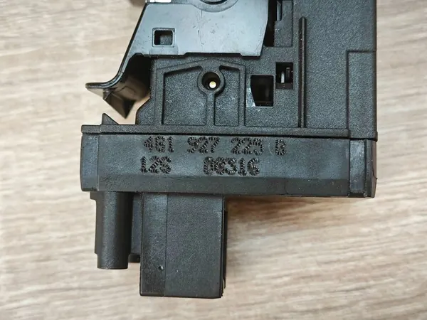 Handbremsenschalter Audi A6 C7 image 5