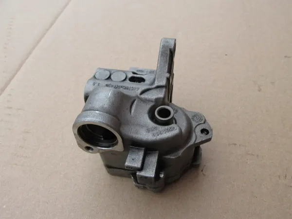 Bomba de aceite Audi Q5 2.0 TDI OEM 03L115109 - Usada image 4