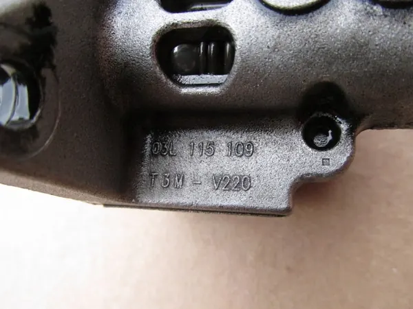 Bomba de aceite Audi Q5 2.0 TDI OEM 03L115109 - Usada image 6