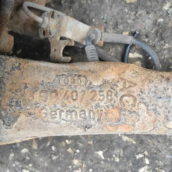 Mozzo anteriore destro Audi A4 B5 FL 1.6 B image 4