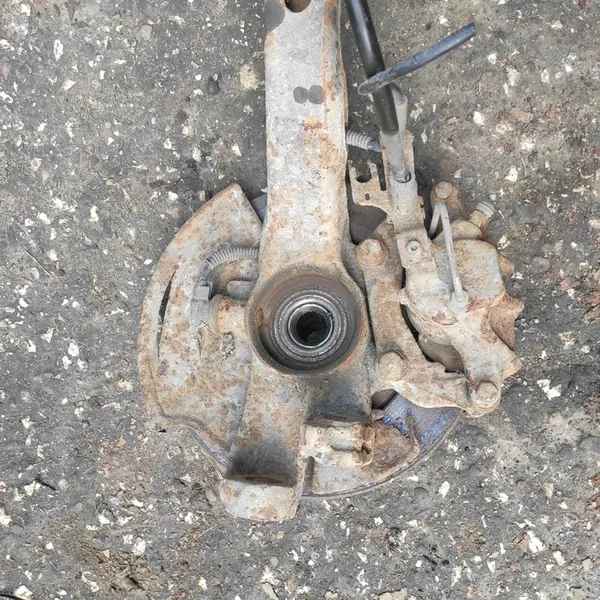 Mozzo anteriore destro Audi A4 B5 FL 1.6 B image 6