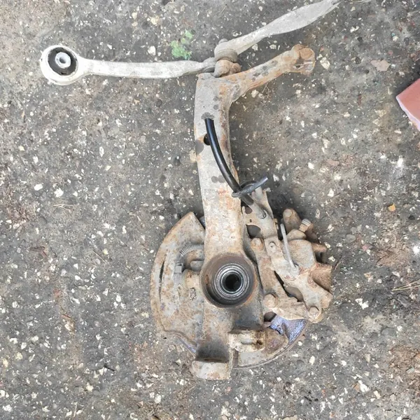 Mozzo anteriore destro Audi A4 B5 FL 1.6 B image 7